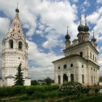 На территории монастыря