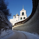 Вид на Троицкий собор из захаба.